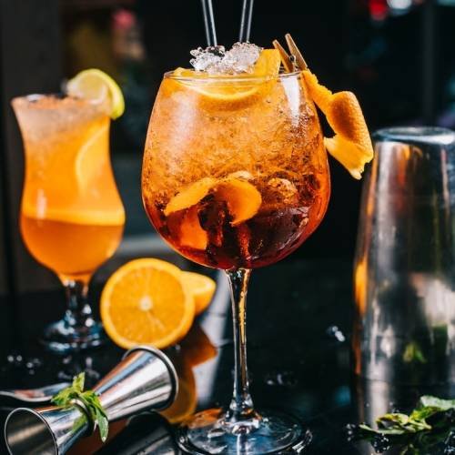 cocktail-topped-with-orange-slic