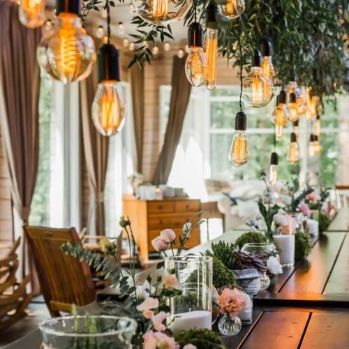 festive-wedding-table-with-garla